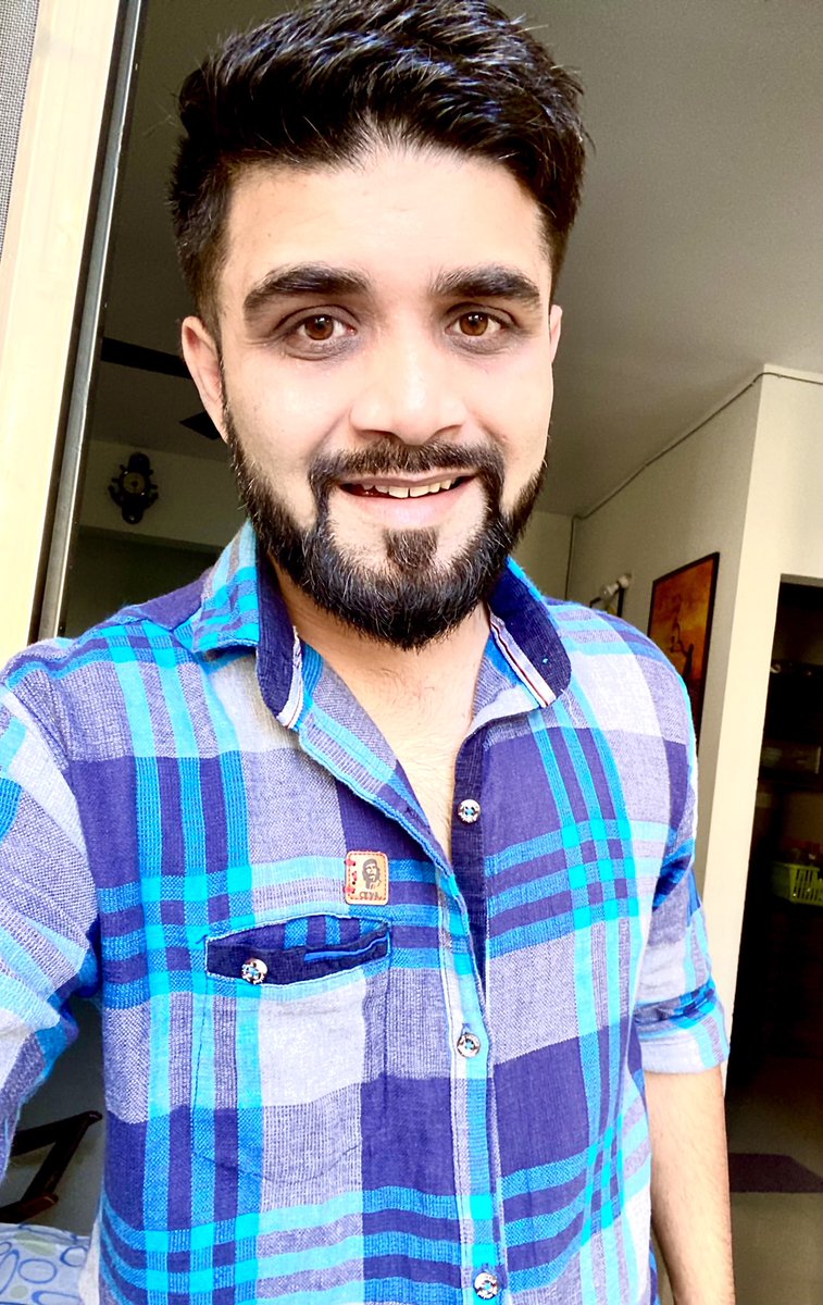 Cinema_With_PRD's tweet photo. Feels so AWESOME..when at 34, you can still fit in a shirt which you bought when you were 26๐
#LoveForBlue #LoveForChecks #MondayMorning #FitnessMotivation https://t.co/Z0Zlh8iz2T