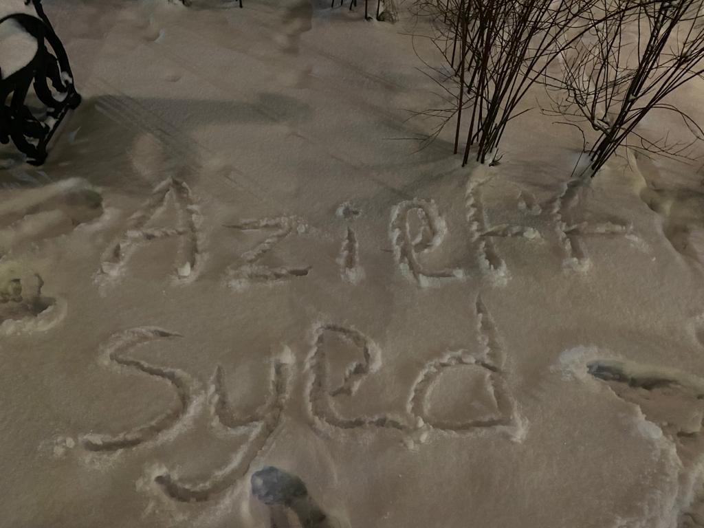 azie_ff's tweet photo. Mmber kat Russia sanggup tulis nama aku kat salji, memalam. Btw nice jgk. Thanks :) https://t.co/qL91RyeaPX