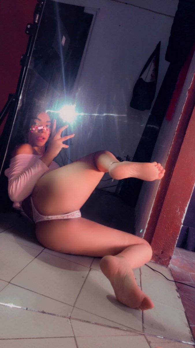 Miafoxx_'s tweet photo. Te gustaría follarme? Dale Rt y te paso un rico nude mio. 🤭 https://t.co/Zm5uEQ8eeK
