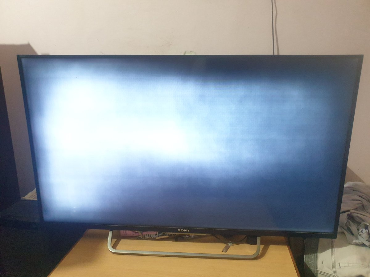 alanjasper23's tweet photo. @axelpm08 @sony_india Sony replaced the display.Only paid transport charges. Went good for 3 years. This is the current status for past one month. https://t.co/8xSNaz8DtI
