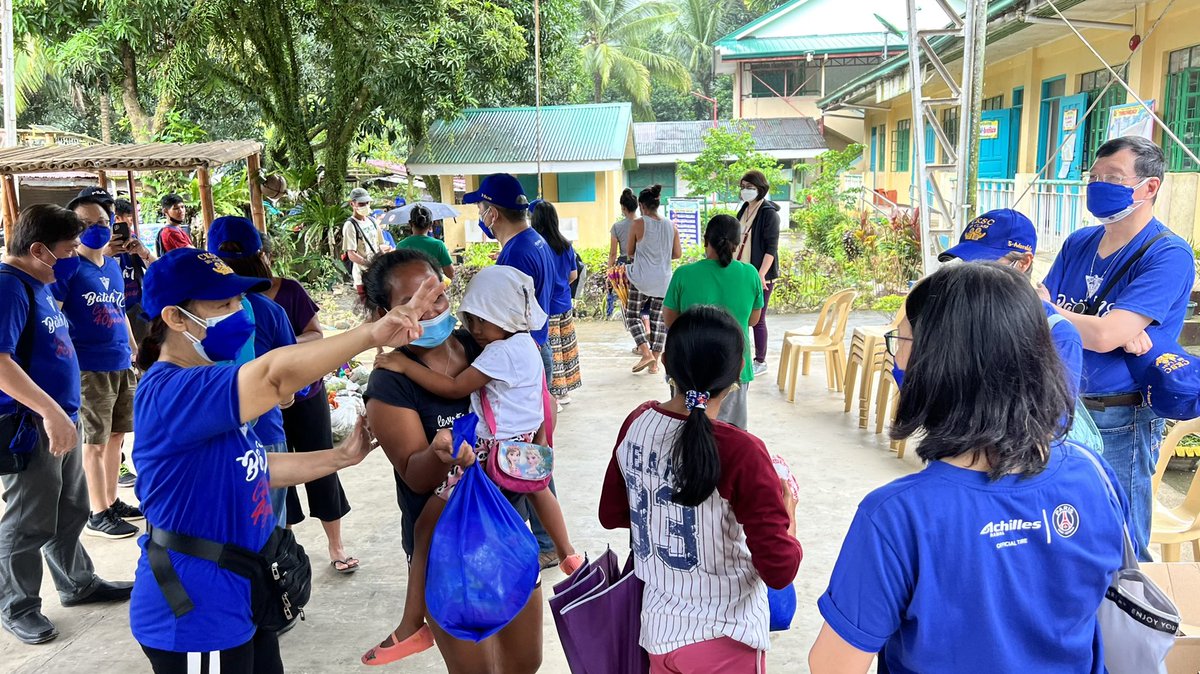beezzz_c's tweet photo. Dec 26, 2021. My batchmates78 of CKSC and I went to Magata Mangahan to share some food and goodies to the Daraitan Tribes. https://t.co/hctgNSOgTL