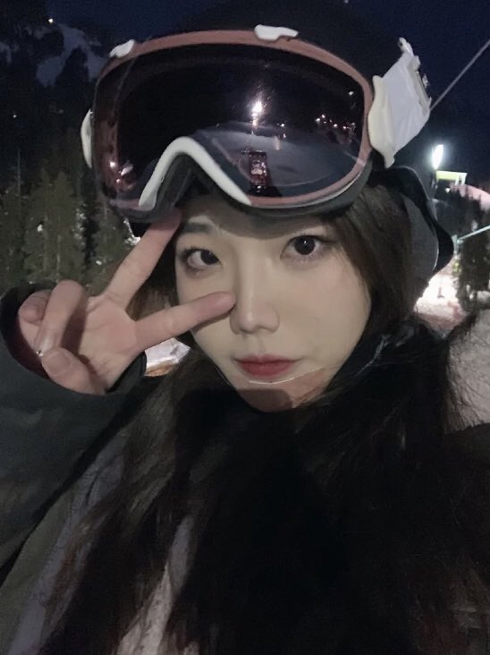 Aila660's tweet photo. I learned skiing for the first time. https://t.co/2kb7igf3Uj
