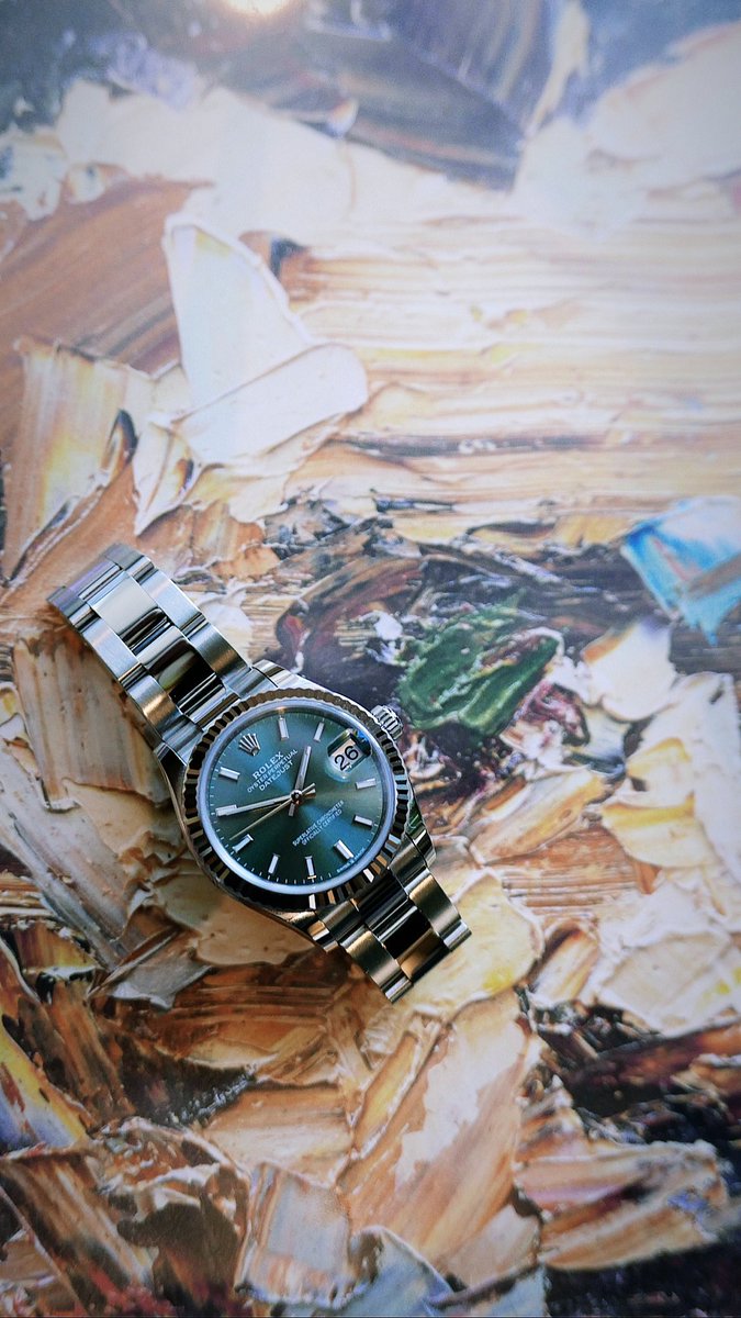 kentakamu's tweet photo. 今年最後の購入はこちら、デイトジャスト31mm。
妻のレベルソのベルトを交換に行った際に置いてあったRolexのカタログを見て、『これ可愛いじゃん』と言われたので見に行ったら出てきてしまった。
妻の金額やブランド関係なく、自分がいいと思ったものを迷いなく選べる価値観が素敵。

#Rolex https://t.co/ICpH3e5nBw