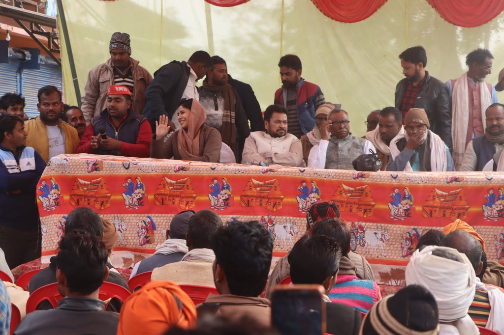 ZebaRizwan4's tweet photo. आज प्रदेश का हर वर्ग की घटती आय, बढ़ती महँगाई और बेरोजगारी ��े परेशान है। गलत आर्थिक नीतियों और कोरोना महामारी से निपटने के बजाय गलत प्राथमिकताओं के कारण मध्यम वर्ग और निम्न वर्ग की हिम्मत जवाब दे चुकी है। महँगाई ने पूरे प्रदेश के नागरिकों की कमर तोड़ दी है।

#बाइस_में_बाइसिकल https://t.co/AzaraSFPtU
