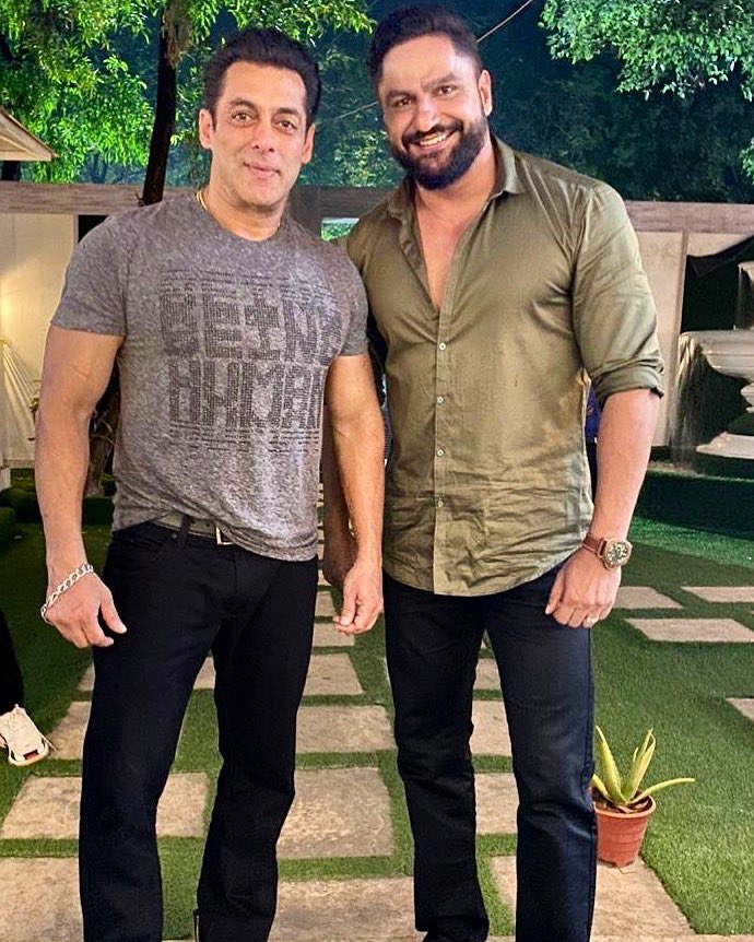 Happiest birthday to the man with a Golden heart <a href="/BeingSalmanKhan/">Salman Khan</a> sir. Wishing you love, good health &amp; happiness always.. Love you lots sir 🤗🤗🤗 

#bhai #dabangg #sultan #goldenheart #birthday #friend #bhaikabirthday #gratitude #grateful #mana #love #respect #antim #superstar