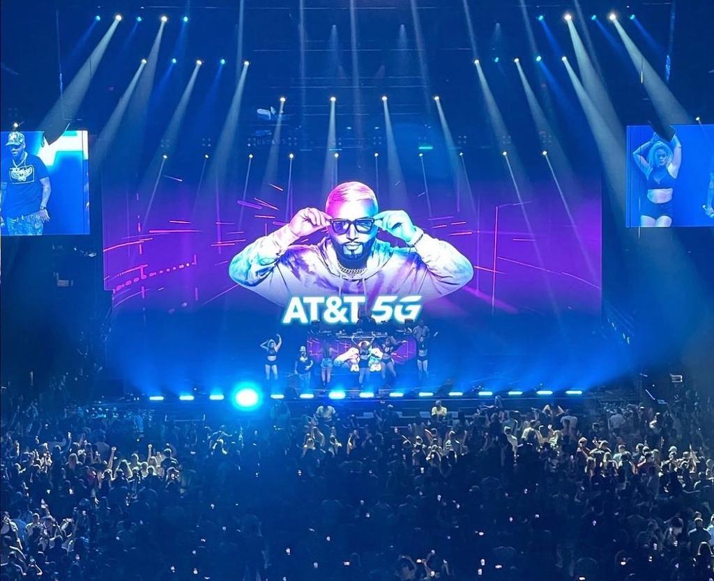 elzol1067fm's tweet photo. Justo hace una semana estábamos disfrutando de @alexsensation rompiéndola como siempre en el #MiamiBash2021
¿Cuál fue tu parte favorita ?
#MiamiBash llegó al @ftxarena Gracias a @att
#ATIYATI #ATT #ad https://t.co/QlMwhbeEeM