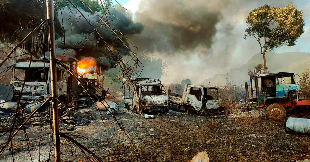The Myanmar junta's troops are accused of "killing at least 35 villagers who were fleeing combat on Christmas Eve and of then burning their bodies." Photographs "show the charred remains of bodies in the back of three trucks." nytimes.com/2021/12/26/wor…