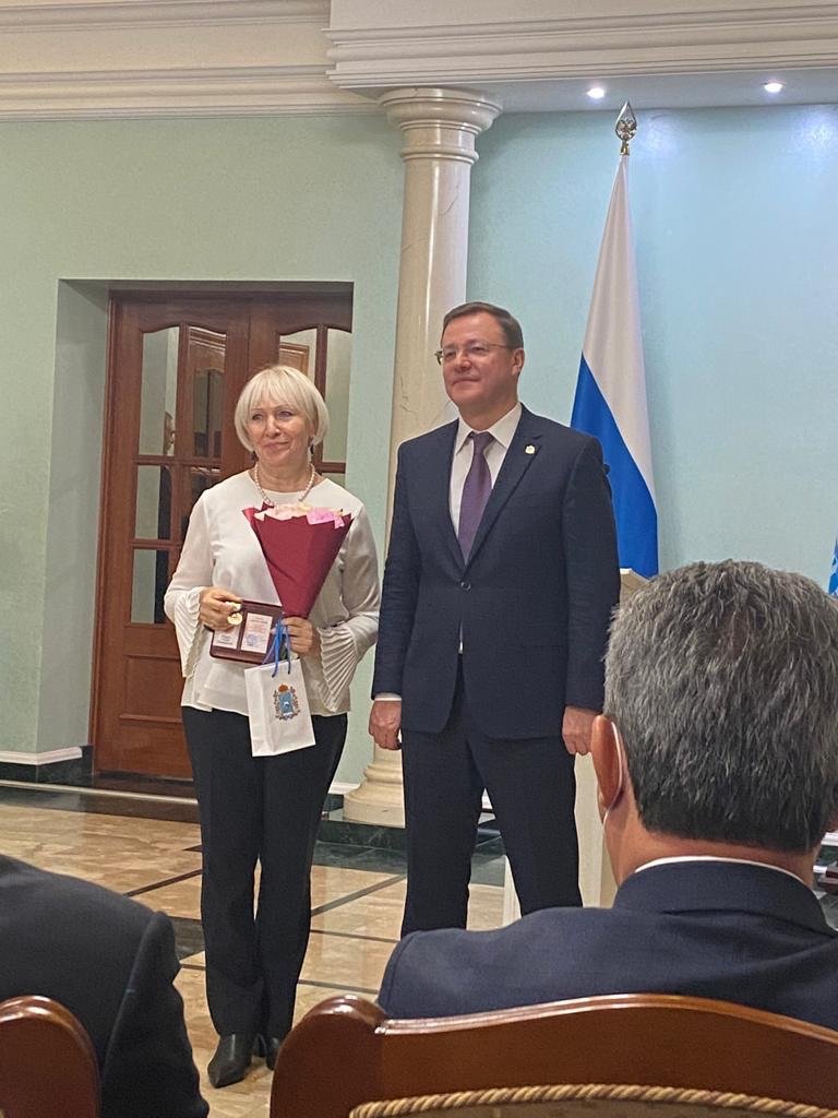 Коллектив <a href="/SamKCSON/">ГКУ СО КЦСОН Самарского округа</a> искренне поздравляет директора учреждения Жданову Галину Владимировну с присвоением почётного звания "Заслуженный работник социальной защиты населения Самарской области"!