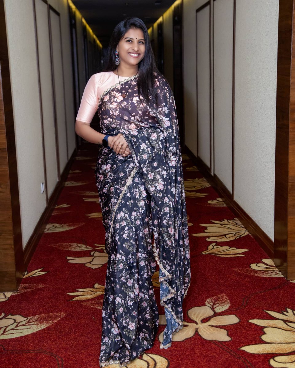 iamMangli's tweet photo. Smile your heart out, enjoy your life as much as you can 
always try to be positive 🤞

Costume #swathiveldandi

#Mangli  #Telangana  #AndhraPradesh  #FolkQueen #TelanganaSongs  #janapadam #India  #Fashion #Beauty #queen #Hyderabad #Banjara #MangliSinger  #MangliSongs #Folk https://t.co/ZpRW8P3rpR
