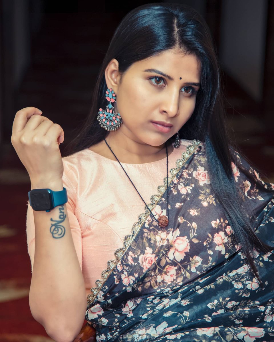 iamMangli's tweet photo. Smile your heart out, enjoy your life as much as you can 
always try to be positive 🤞

Costume #swathiveldandi

#Mangli  #Telangana  #AndhraPradesh  #FolkQueen #TelanganaSongs  #janapadam #India  #Fashion #Beauty #queen #Hyderabad #Banjara #MangliSinger  #MangliSongs #Folk https://t.co/ZpRW8P3rpR
