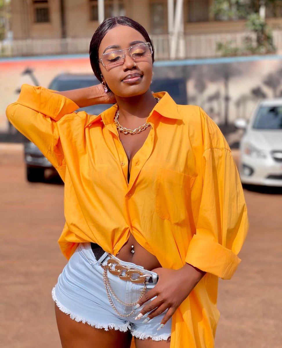 AfricanBlitzUG's tweet photo. Besides the politics in this music industry, I can tell you @LydiahJazmine is the female artist of the year 2021 with songs like 1. Kapeesa ,2 .feeling feat @grenadeofficia1 ,3 banange feat @YkeeBenda , 4goodnight feat @RickmanManrick 5. I love u bae &amp; 6 mega feat @eezzymusik https://t.co/6oMHRzC0ks