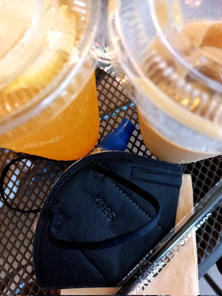 quotesurfer's tweet image. post booster dose chillin&apos;! 😷😊♥️
#simplepleasures #coffeebay #whitechocomocha #peachade #covid19ph #covid19phvaccination #boosterdose #pfizer #chhm #thankful #grateful #postodetteph