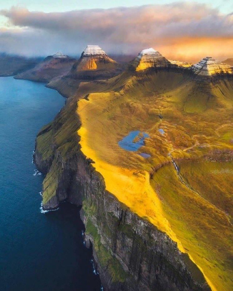 SummerK17742538's tweet photo. Faroe Islands 🟨🟨🟨🟨 https://t.co/tIdc640jkG