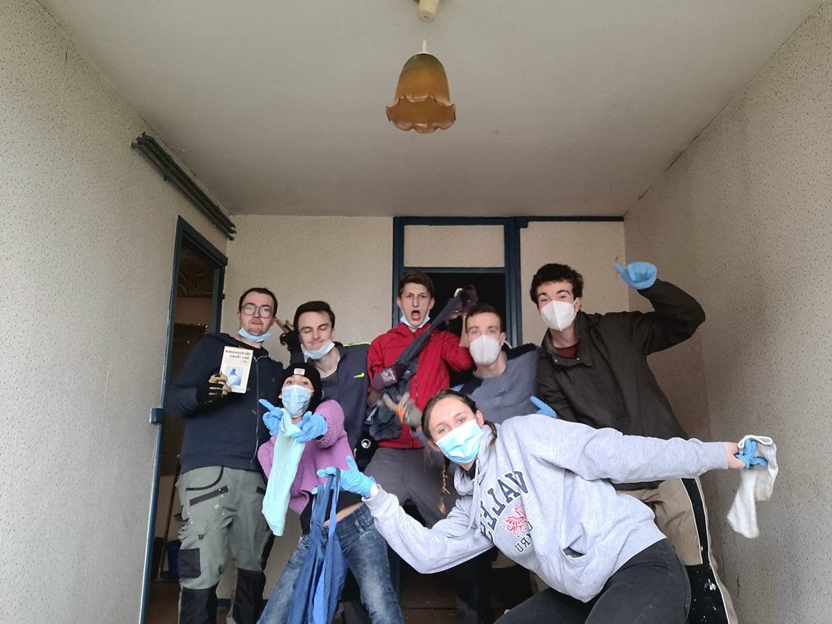 Doctorbruh1's tweet photo. 1 semaine qu'on a réalisé un déménagement de l'extrême.  Quelle équipe.  Si jamais vous avez besoin de nous , nous sommes jamaïs compagny😎 https://t.co/d83Fe89ioY