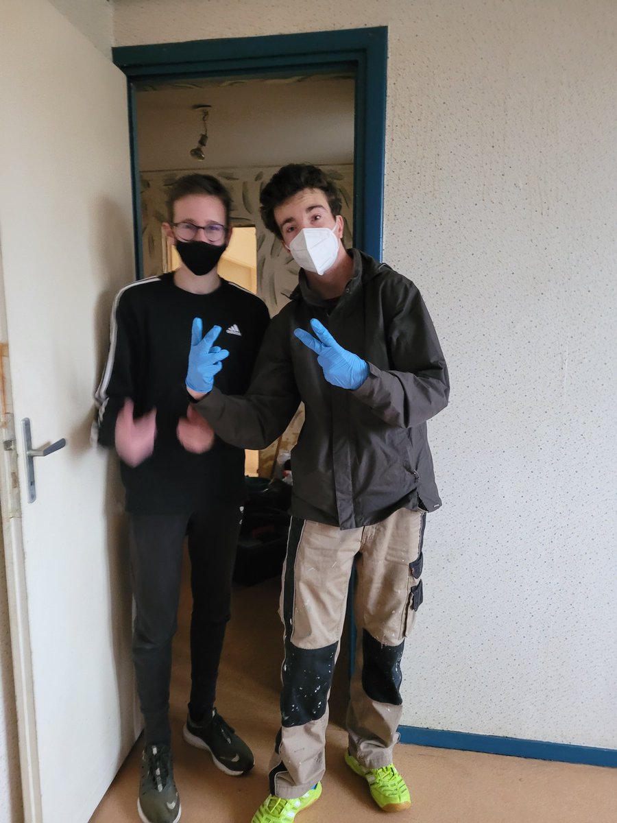 Doctorbruh1's tweet photo. 1 semaine qu'on a réalisé un déménagement de l'extrême.  Quelle équipe.  Si jamais vous avez besoin de nous , nous sommes jamaïs compagny😎 https://t.co/d83Fe89ioY