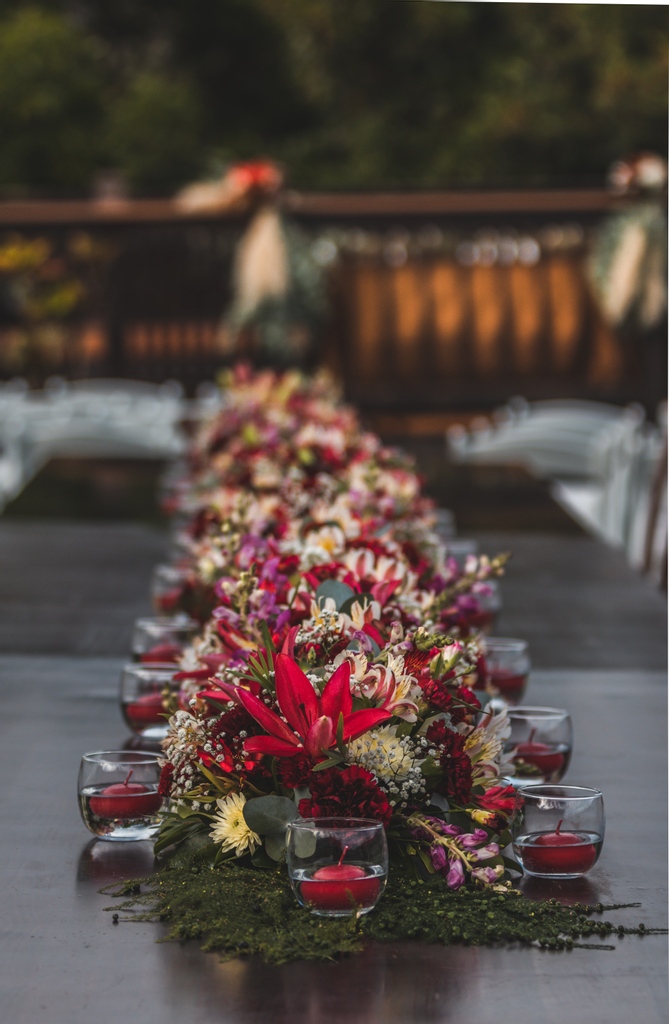 Warm your guests with words.⁠
⁠
The colour palette of a winter wedding is beyond romantic - the perfect backdrop for a funny and sweet speech.⁠