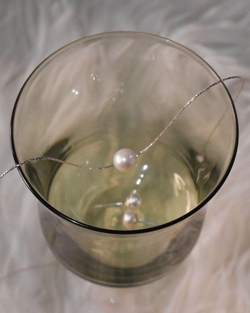 glitter pearl necklace! ⋆⁺₊⋆ ⋆⁺₊⋆

현재 가장 많이 찾아주시는 제품으로 오전 열시까지 단독 주문 시 당일 발송이 가능합니다. 보석용으로 쓰이는 최상급의 담수진주와 반짝임이 남다른 이태리 수입 체인을 사용해 제작한 제품으로 간결한 디자인이지만 우아한 포인트가 되어줄 거예요.