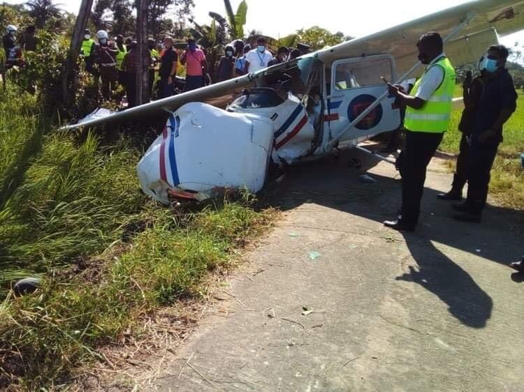 shehanmlive's tweet photo. Two foreign passengers &amp; a pilot injured &amp; hospitalised after a private Cessna 172 aircraft belonging to Sakurai Airlines made an emergency landing in the Kimbulapitiya area in Katunayake https://t.co/alVFCGVHoO