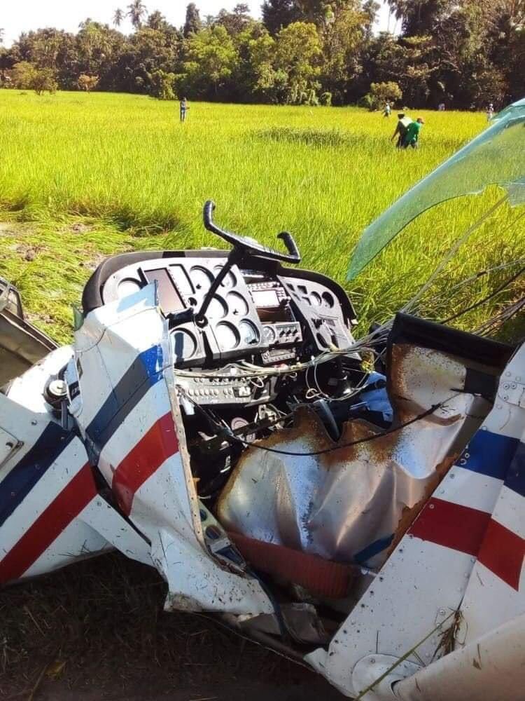 shehanmlive's tweet photo. Two foreign passengers &amp; a pilot injured &amp; hospitalised after a private Cessna 172 aircraft belonging to Sakurai Airlines made an emergency landing in the Kimbulapitiya area in Katunayake https://t.co/alVFCGVHoO