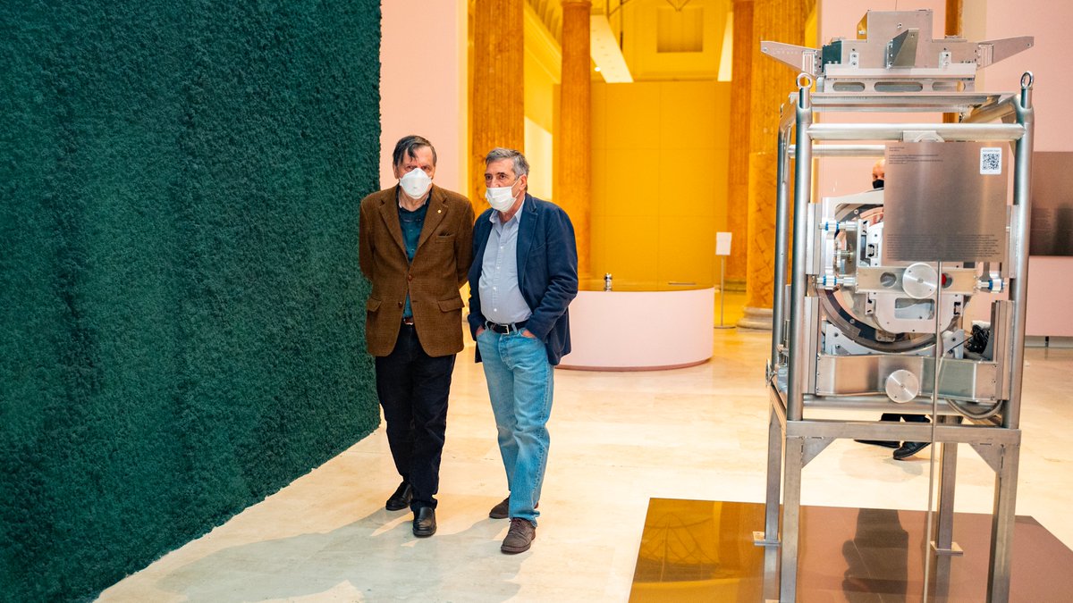 INFN_'s tweet image. "Sia l’arte sia la scienza fanno parte del processo creativo, un processo complicato che dipende anche dal subconscio," Giorgio Parisi in visita alla mostra #Incertezza a Palazzo delle Esposizioni, Roma.
👉  collisioni.infn.it/evento/mostra-…

📸 M3 Studio ©️ 2021 Azienda Speciale Palaexpo