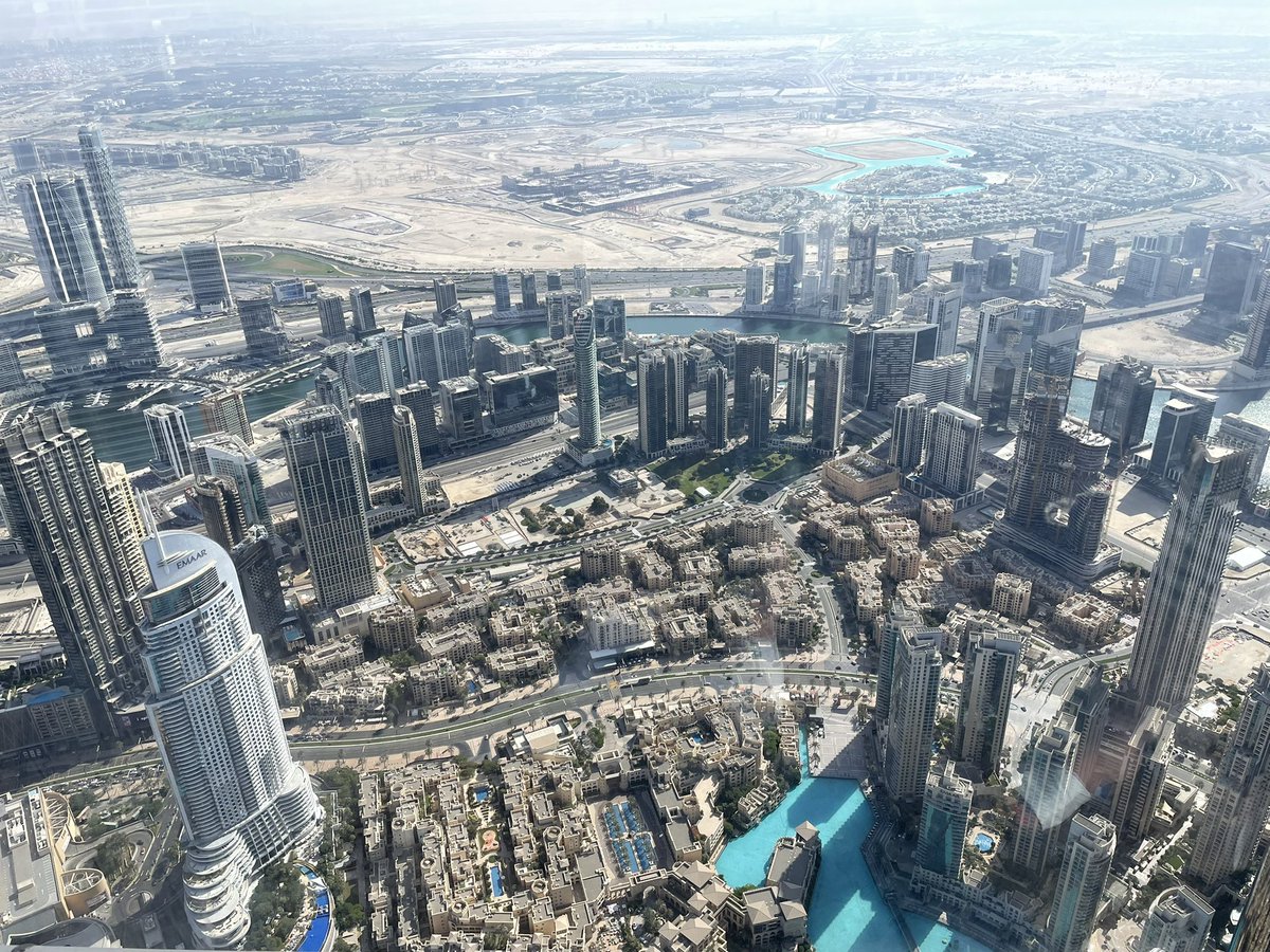 richleighton3's tweet photo. From top of the world 

#BurjKhalifa #floor148 https://t.co/GVfMFjnrf2
