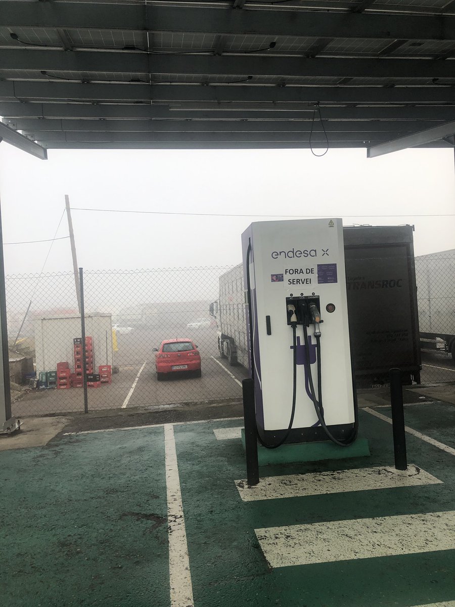 uridp's tweet photo. My EV experience: on my way from Barcelona to Zaragoza. First stop and another @Endesa @EnelXGlobal disappointment at Repsol Mollerussa. #outoforder #evcharging #ChargeOn https://t.co/eEJTJihqEN