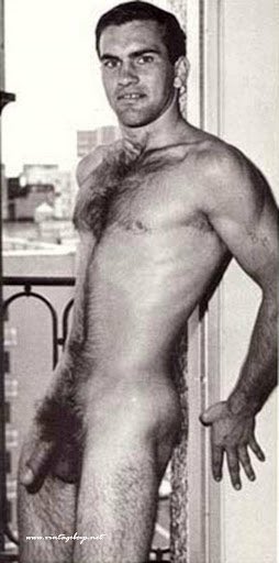 BushyBuddies's tweet photo. Can we go back to the time when it was normal for men to never trim their #pubes? Where it was normal and expected for men to rock a full natural #bush? More of this in 2022 please! https://t.co/V2IdjTNvyB