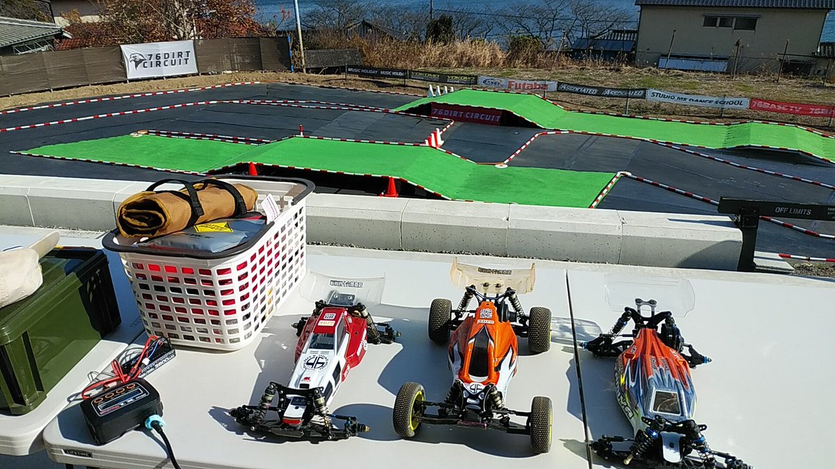 showa46row's tweet photo. 3Dプリンターの組立てが・・・
とか言いつつ！76でヒロくんに
遊んでもらう私！？(^^;)
#タミヤ
#dt03
#76dirtrccircuit https://t.co/Siy0GYkLuN