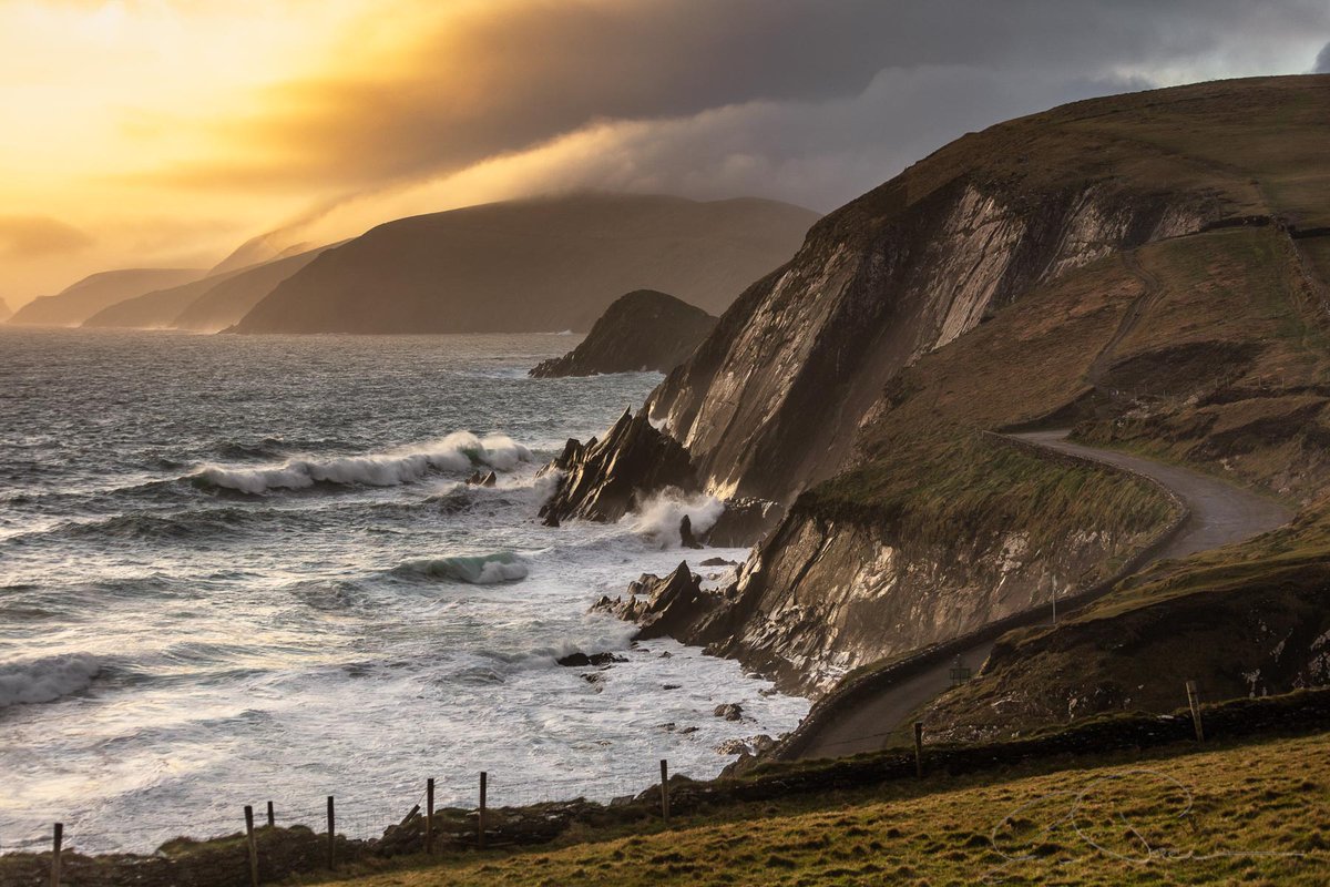 dingledarkroom's tweet photo. Dunmore Head and the Blasket Islands on the Dingle Peninsula, Co. Kerry, catching the last rays of superb winter light in late December. https://t.co/uuJbK8vcXX