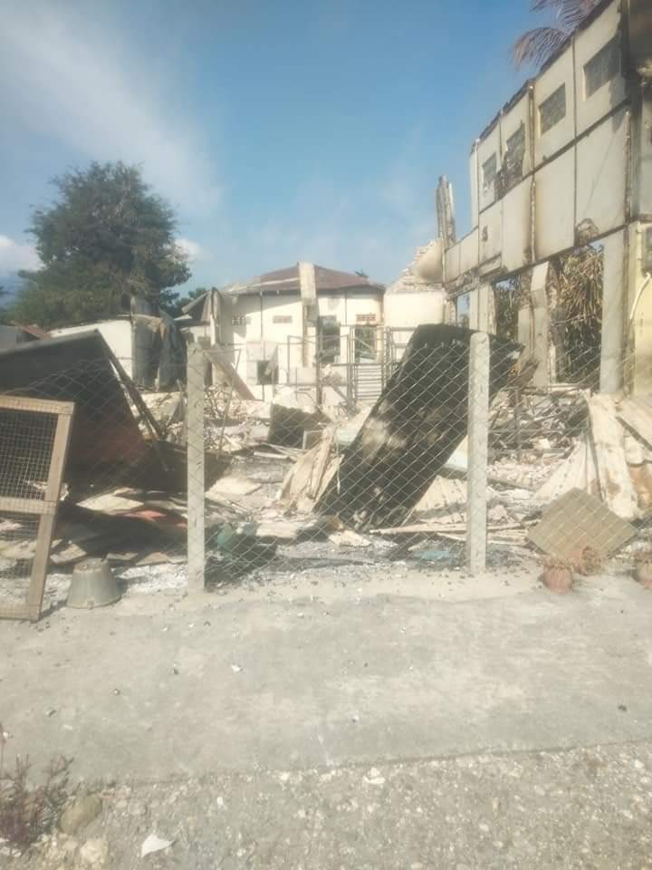 GarGuu_'s tweet photo. These photos show the residential properties that were left in the ravages in Natachaung village after burning down them by the barbaric junta troops.  #WarCrimesOfJunta #Dec27Coup #WhatsHappeningInMyanmar https://t.co/QOcuSw4a4k