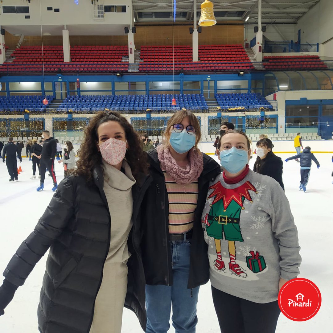 pinardi_oficial's tweet photo. Los chic@s de primaria de #Socioeducativo fueron a pasar una tarde divertida a la pista de hielo antes de iniciar las vacaciones de #Navidad.

👀#mira ❤️ #emociónate 🤲🏽#cuida 🔁#transforma  

#NavidadSalesiana https://t.co/flkucP30SL