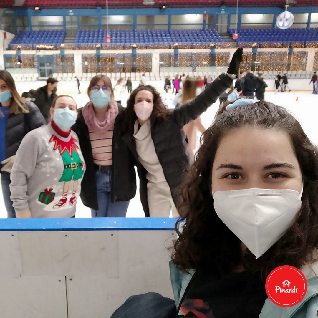 pinardi_oficial's tweet photo. Los chic@s de primaria de #Socioeducativo fueron a pasar una tarde divertida a la pista de hielo antes de iniciar las vacaciones de #Navidad.

👀#mira ❤️ #emociónate 🤲🏽#cuida 🔁#transforma  

#NavidadSalesiana https://t.co/flkucP30SL