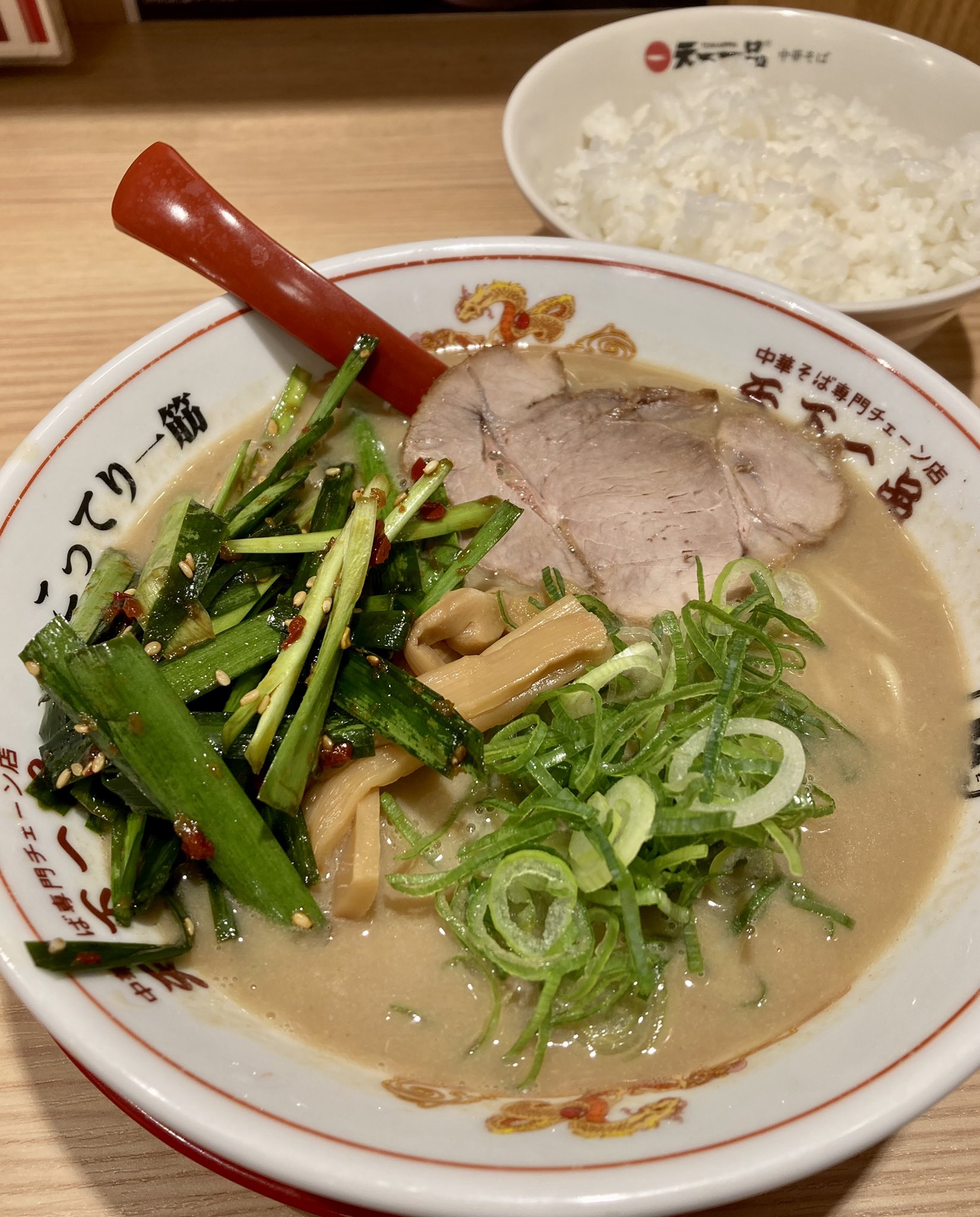 僕のワセメシ日記 中野の天下一品 でニラにんにくラーメンとライス たまに無性に食べたくなってしまう天一のこってりラーメン 一度来てみたかった中野店 は限定メニューが色々あったりどんぶりがオリジナルだったり 数少ない直営店だけあって気合の入り方が