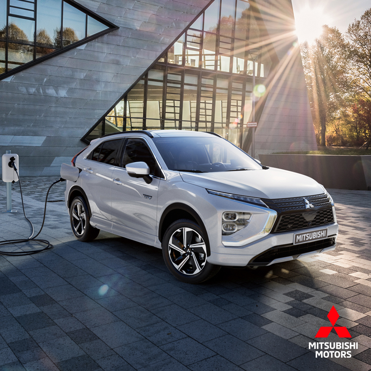 Tan fácil como cargar un móvil. Enchúfate al futuro con el #EclipseCrossPHEV. Más confort, menos emisiones.

✔️ selitrac.es/mitsubishi-ecl…