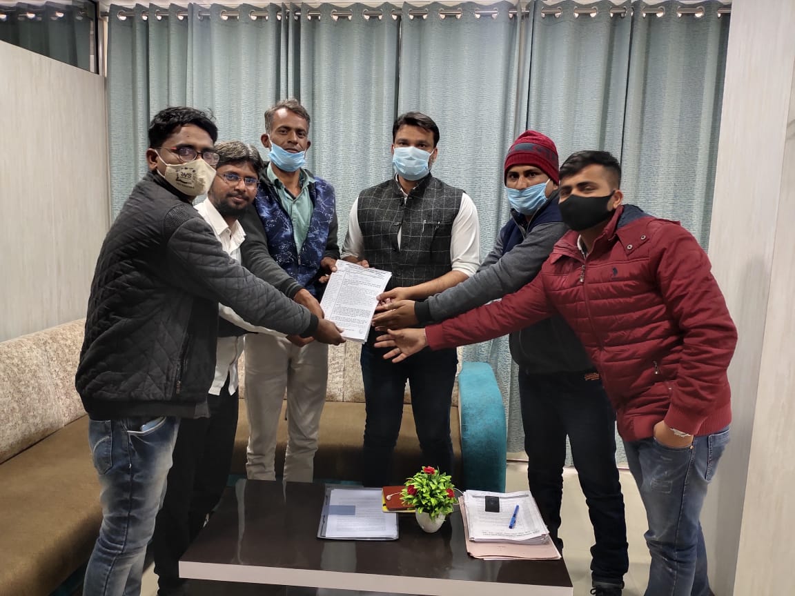 All Rajasthan MNDY Computer Operator Union (@allmndy) on Twitter photo рдореБрдЦреНрдпрдордВрддреНрд░реА рдирд┐:рд╢реБрд▓реНрдХ рджрд╡рд╛ рдпреЛрдЬрдирд╛ рдХрдореНрдкреНрдпреВрдЯрд░ рдСрдкрд░реЗрдЯрд░ рд╕рдВрдШ рд░рд╛рдЬрд╕реНрдерд╛рди рдХреЗ рдЬреЛрдзрдкреБрд░ рдХреЗ рд╕рд╛рдерд┐рдпреЛрдВ рдиреЗ рдЖрдЬ рдореБрдЦреНрдпрдордВрддреНрд░реА рдЬреА рдХреЗ рдУрдПрд╕рдбреА рд╢реНрд░реА рд▓реЛрдХреЗрд╢ рдЬреА рд╢рд░реНрдорд╛ рд╕реЗ рдореБрдЦреНрдпрдордВрддреНрд░реА рдирд┐рд╡рд╛рд╕ рдкрд░ рдореБрд▓рд╛рдХрд╛рдд рдХрд░ рд╕реМрдВрдкрд╛ рдорд╛рдВрдЧ рдкрддреНрд░ ред
рдЖрднрд╛рд░ рд▓реЛрдХреЗрд╢ рдЬреА рднрд╛рдИ рд╕рд╛рд╣рдм рдХрд╛ рдЖрдкрдХрд╛ рд╕реНрдиреЗрд╣ рд╕рджреИрд╡ рдмрдирд╛ рд░рд╣реЗ
<a href="/ashokgehlot51/">Ashok Gehlot</a>
<a href="/_lokeshsharma/">Lokesh Sharma</a> рдореБрдЦреНрдпрдордВрддреНрд░реА рдирд┐:рд╢реБрд▓реНрдХ рджрд╡рд╛ рдпреЛрдЬрдирд╛ рдХрдореНрдкреНрдпреВрдЯрд░ рдСрдкрд░реЗрдЯрд░ рд╕рдВрдШ рд░рд╛рдЬрд╕реНрдерд╛рди рдХреЗ рдЬреЛрдзрдкреБрд░ рдХреЗ рд╕рд╛рдерд┐рдпреЛрдВ рдиреЗ рдЖрдЬ рдореБрдЦреНрдпрдордВрддреНрд░реА рдЬреА рдХреЗ рдУрдПрд╕рдбреА рд╢реНрд░реА рд▓реЛрдХреЗрд╢ рдЬреА рд╢рд░реНрдорд╛ рд╕реЗ рдореБрдЦреНрдпрдордВрддреНрд░реА рдирд┐рд╡рд╛рд╕ рдкрд░ рдореБрд▓рд╛рдХрд╛рдд рдХрд░ рд╕реМрдВрдкрд╛ рдорд╛рдВрдЧ рдкрддреНрд░ ред
рдЖрднрд╛рд░ рд▓реЛрдХреЗрд╢ рдЬреА рднрд╛рдИ рд╕рд╛рд╣рдм рдХрд╛ рдЖрдкрдХрд╛ рд╕реНрдиреЗрд╣ рд╕рджреИрд╡ рдмрдирд╛ рд░рд╣реЗ
<a href="/ashokgehlot51/">Ashok Gehlot</a>
<a href="/_lokeshsharma/">Lokesh Sharma</a>