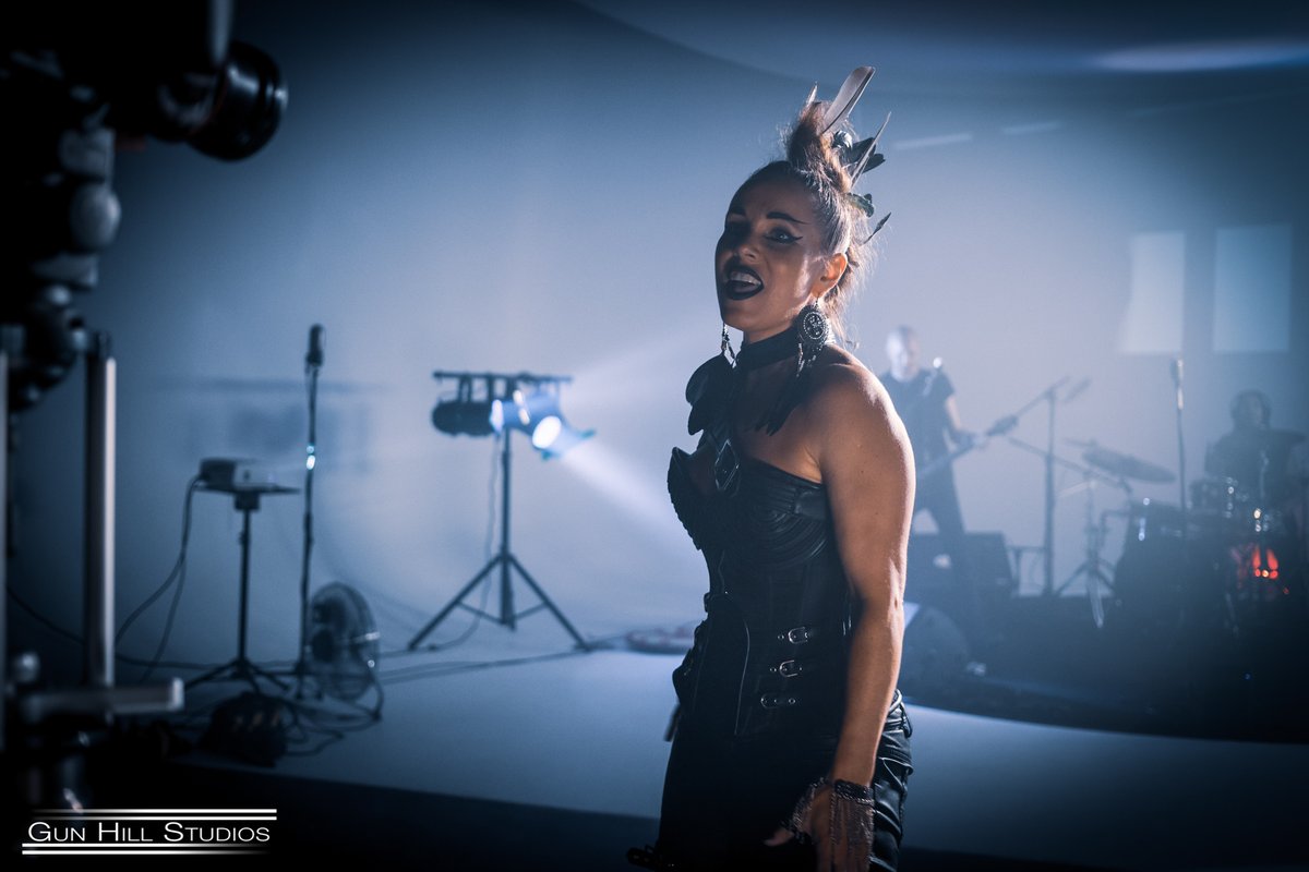 gunhillstudios1's tweet photo. The beauty of a white infinity cove is that it doesn't have to be white! #knocksville #musicvideos #musicshoots #thewildthings #bluelight #pinklight #moodylighting #haze #infinitycove #gunhillstudios https://t.co/5exsPwUa1b