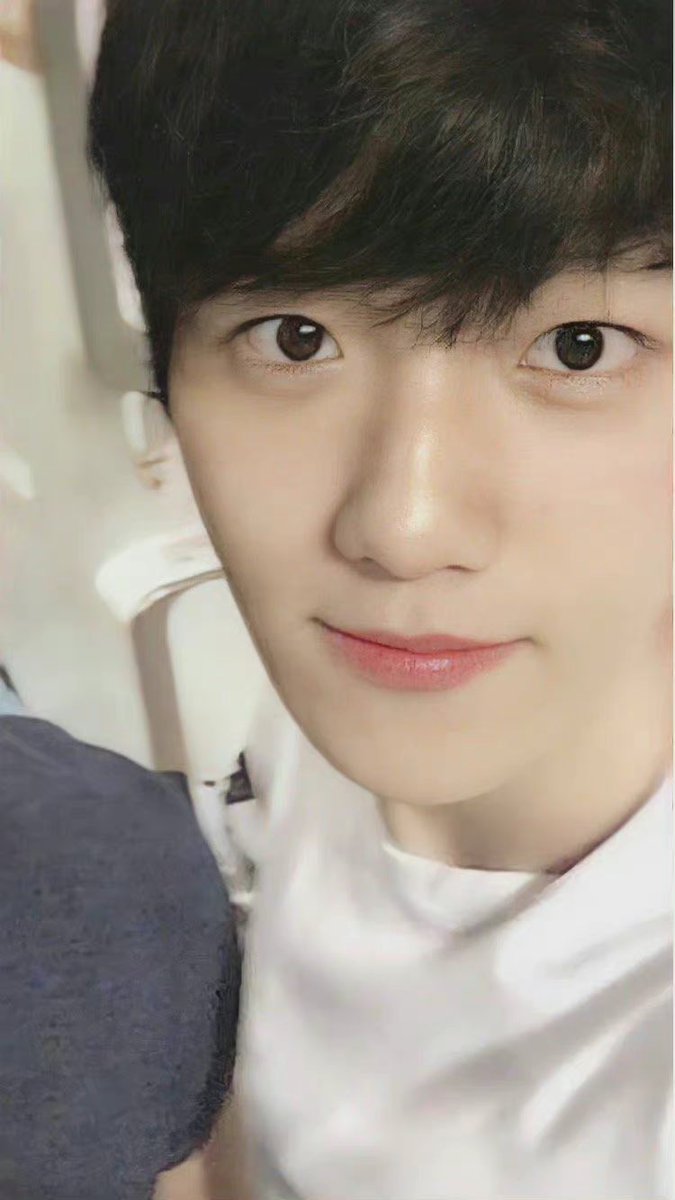 1400hyun_2's tweet photo. 변백현 조아서 눙물나🥺 https://t.co/EeKsqXgJvJ