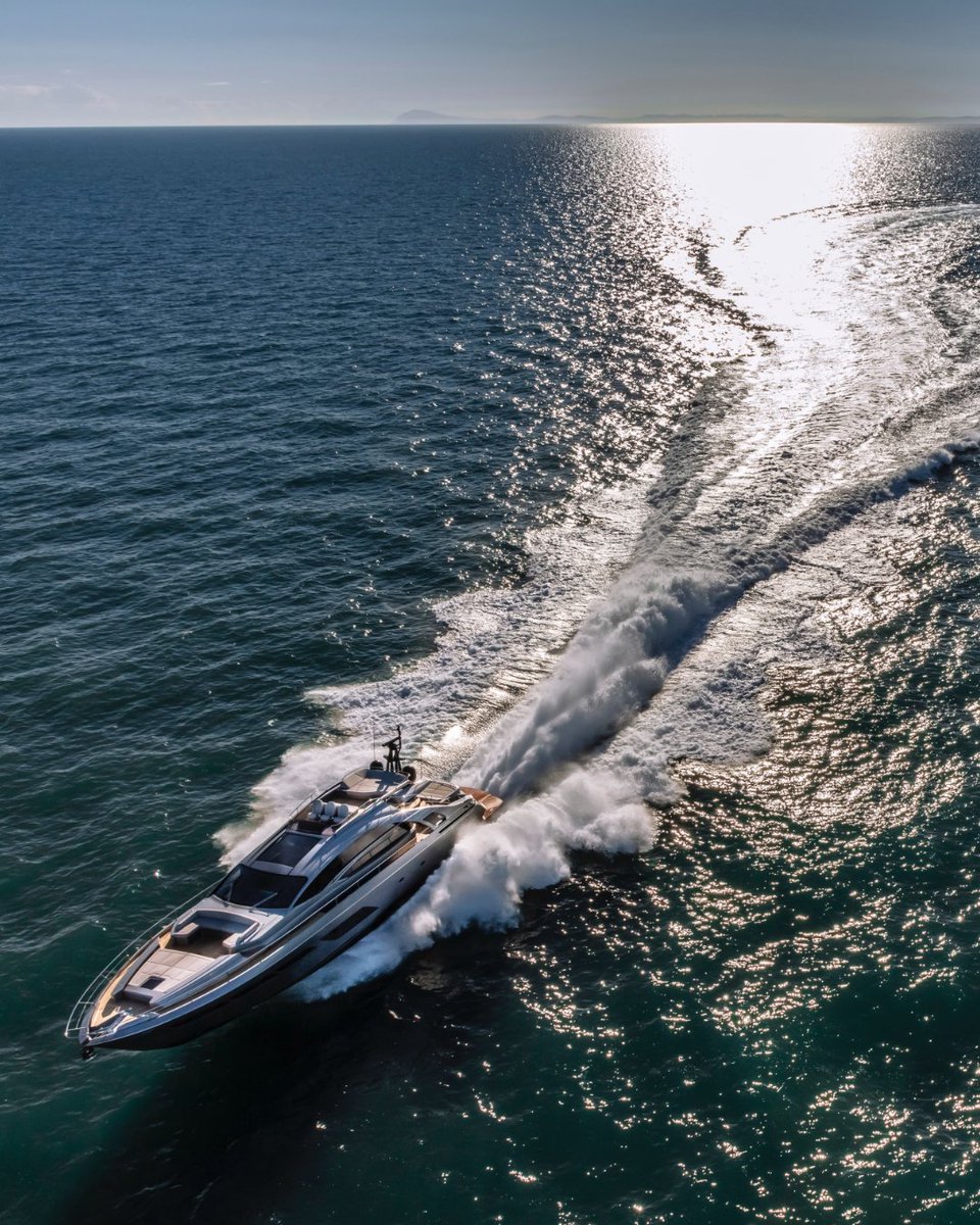 Sprinting into a new week.

Pershing 8X. The carbon fibre revolution.

#MondayMotivation
#TheDominantSpecies 
-
#ferrettigroup #keepbuildingdreams #pershingyacht #proudtobeitalian🇮🇹 #Italy #madeinitaly #pershing8X 
bit.ly/39XKVJU