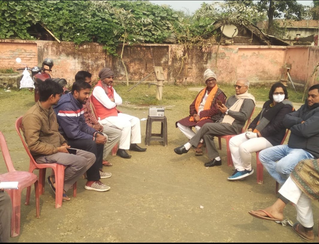 DRnutanSinghBJP's tweet photo. कल प्रधानमंत्री जी के #मनकीबात(84th) परसौनी बैज वार्ड नंबर-5 शिवहर में शक्ति केंद्र के अध्यक्ष के साथ बैठकर सुनते हुएl
@narendramodi 
@ratnakar273 
@BJPNagendraji 
@bhikhubhaidbjp 
@AnmolSovit 
@BJP4India 
@BJP4Bihar 
@babykumaribjp 
@myogiadityanath 
@bisenrss https://t.co/ipy7C1CpsJ
