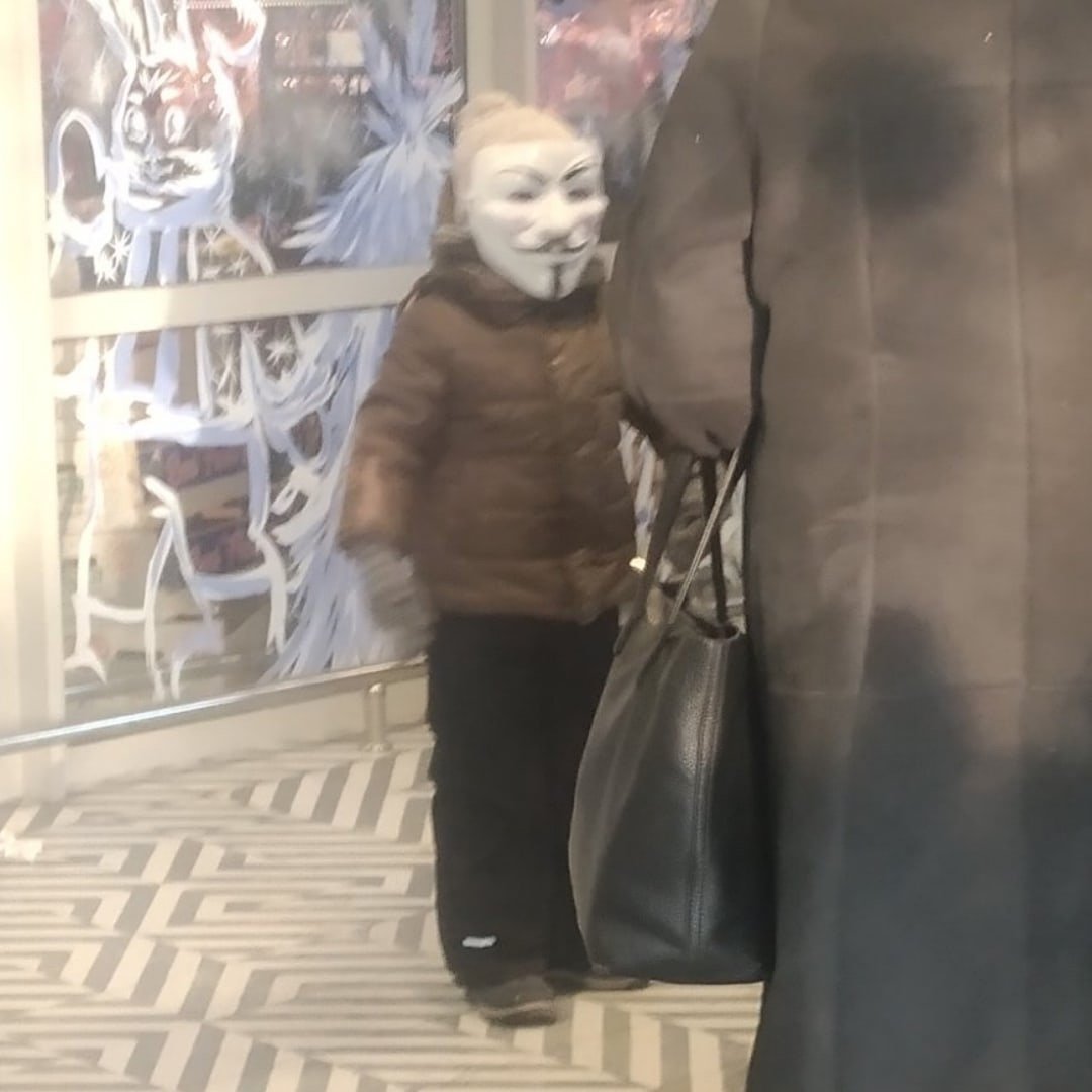 почему он такой смешной 😭😭