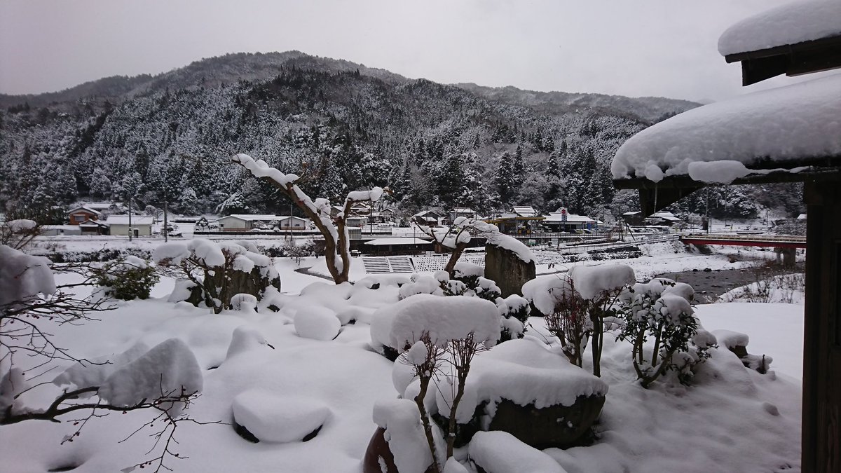 alienhino's tweet photo. 鳥取県日野町、
本日も雪。

#鳥取県 #鳥取県日野町 #雪 #白い #青い https://t.co/k2cE3J2pxI