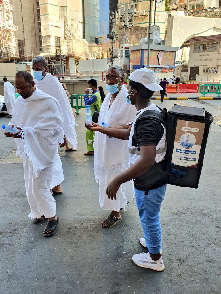 jabhrah's tweet photo. #سقيا_الماء
شاهدوا ثمرة عطائكم
اللهم افتح لهم ابواب الرزق 🤲
بفضل الله ثم بدعمكم توزيع اكثر من ٣٠٠ الف عبوة من الماء. #للمعتمرين_والزوار 
لازلنا نستقبل كرمكم لإكرامهم
متجرنا
https://t.co/PlMv5e7u8V
الراجحي
SA2680000322608010109974
الاهلي
SA1310000015300000266108
بريال تروي عطشهم https://t.co/VlfqhnWOjb