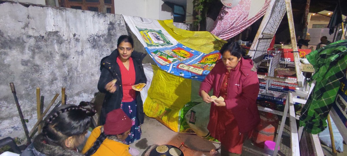 Varinde91024112's tweet photo. @PunjabGovtIndia @CHARANJITCHANNI ਸਿੱਖਿਆ ਮੰਤਰੀ ਦੇ ਘਰ ਦੇ ਬਾਹਰ ਬੈਠੀਆਂ ਸਾਡੇ ਬੱਚਿਆਂ ਦੀਆਂ ਮਾਵਾਂ ਨਹੀਂ ਦਿਖਦੀਆਂ ਜਾਲਮ ਸਰਕਾਰਾਂ ਨੂੰ @save_guest_faculty https://t.co/z99iCRsmL9