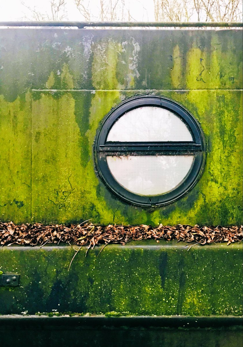 1000Rach's tweet photo. Taking sides #leaves #barge #blue #boat #canal #colours #green #leaves #paint #patchwork #red #windows #yellow 
Phone photos: #GrandUnionCanal #Rickmansworth #SpringwellLane 
https://t.co/6ZkgwgBnyj https://t.co/uCeTtEmIOG