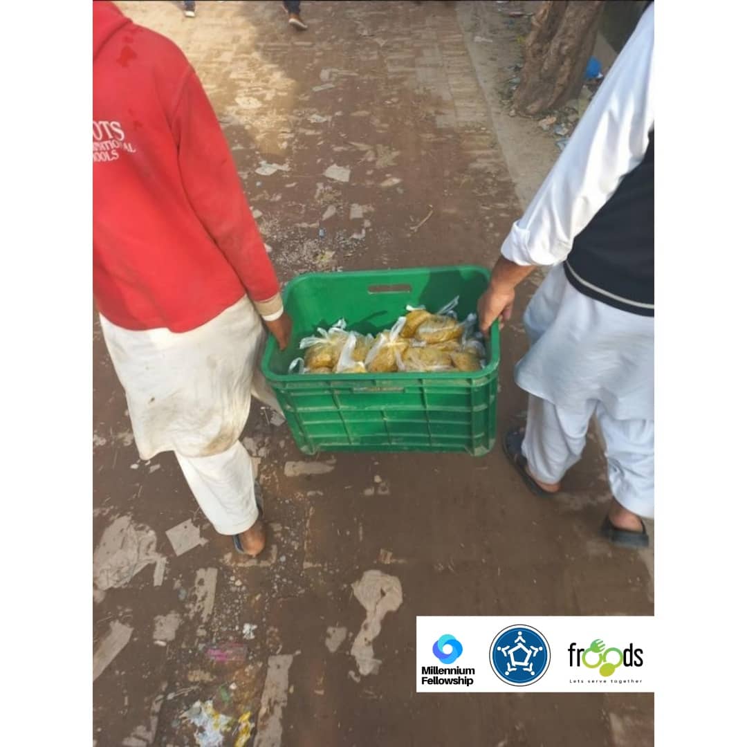 froodsorg's tweet photo. Another successful food drive; this time in H-11. The latest food drive saw Froods collaborating with Rizq foundation to distribute food and ration amongst the needy. Our team members and volunteers went door to door to play their part in mitigating food inequality in our society https://t.co/9LuKUt2HWf