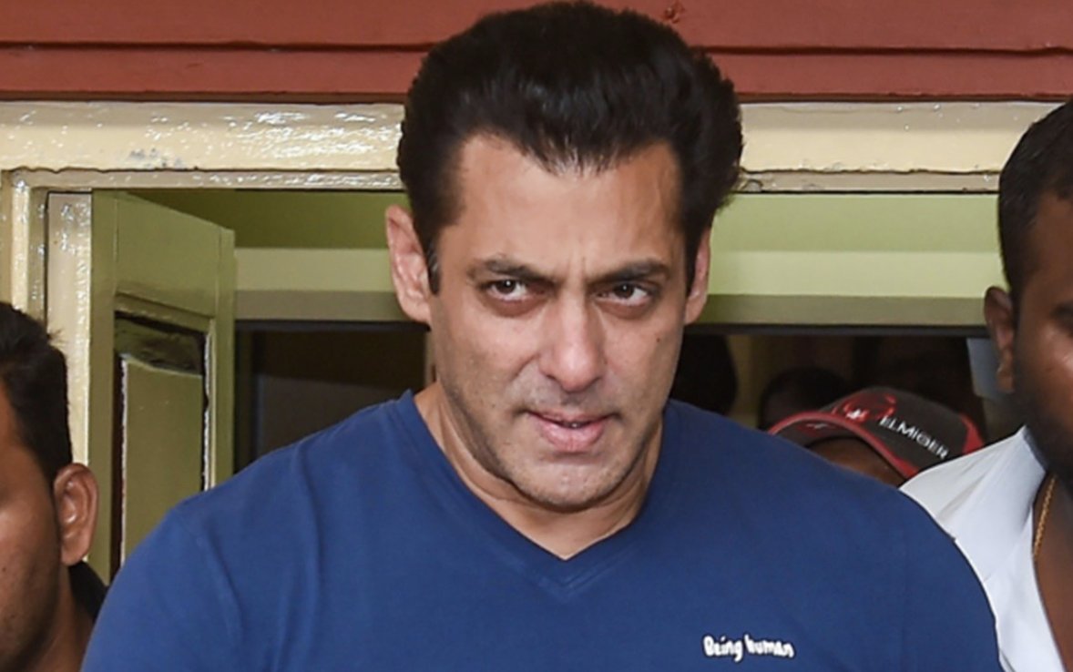 bernamadotcom's tweet photo. [Dunia] Pelakon terkenal India Salman Khan dipatuk ular 

https://t.co/oeQKS0heVu https://t.co/JuaXVg19pE