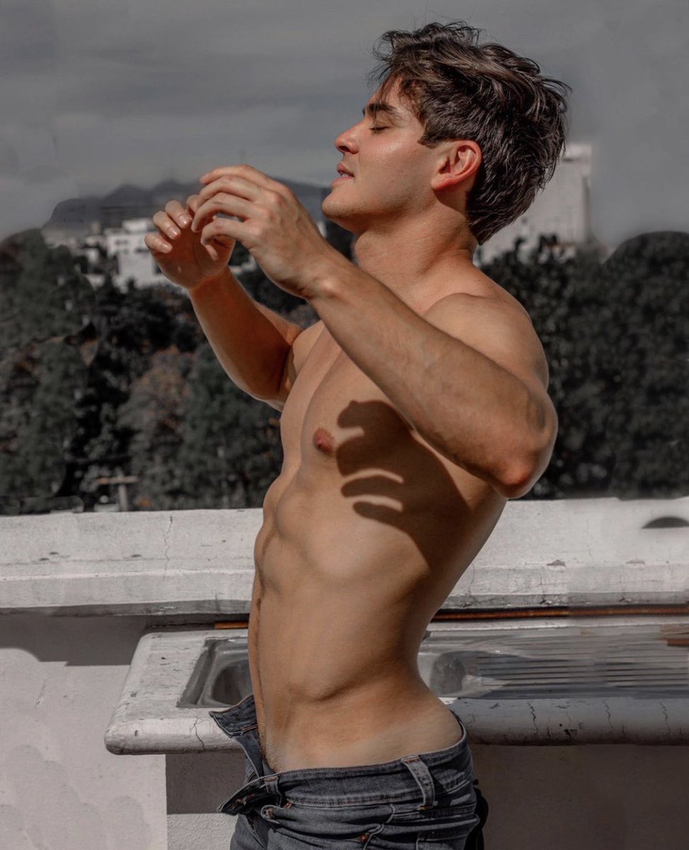 sosajhons's tweet photo. No puedes hacerle zoom.. porque me voy a enterar!  🥵😘 https://t.co/eyzwrjqEB0