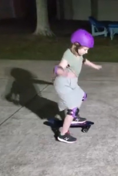 The_Josh_Macer's tweet photo. She was a skatergirl.
#Christmas2021
#learningtoskate https://t.co/FwndtvIcmp