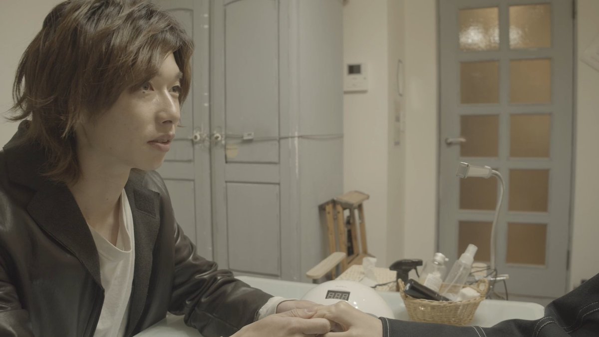 NetellyJP's tweet photo. ─ あらすじ ─
前回食事に行った男性と連絡が取れないことを理央に相談する。新しい出会いを探して、アプリでマッチした美容師と会うことになった。 https://t.co/c5CyvlTwcw