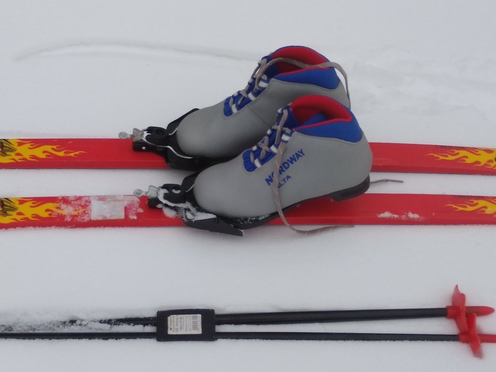 Лыжи детские быстрики пингвины с палками 90см. Дети на лыжах. Беговые лыжи олимпик быстрики. Лыжи детские для 1 класса. Лыжи детские для 1 класса.